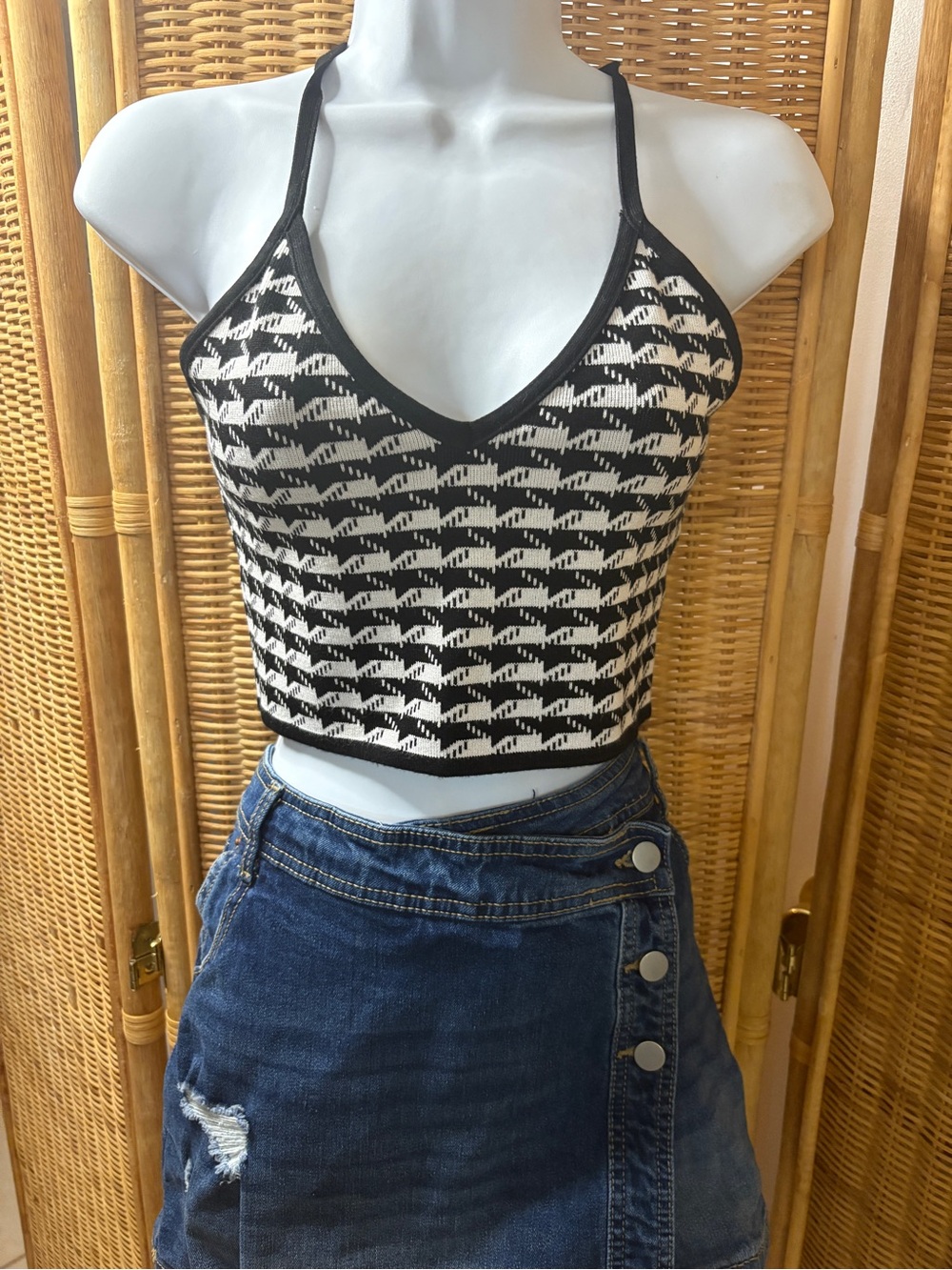 Forever 21 Black & White Houndstooth Knit Crop Top